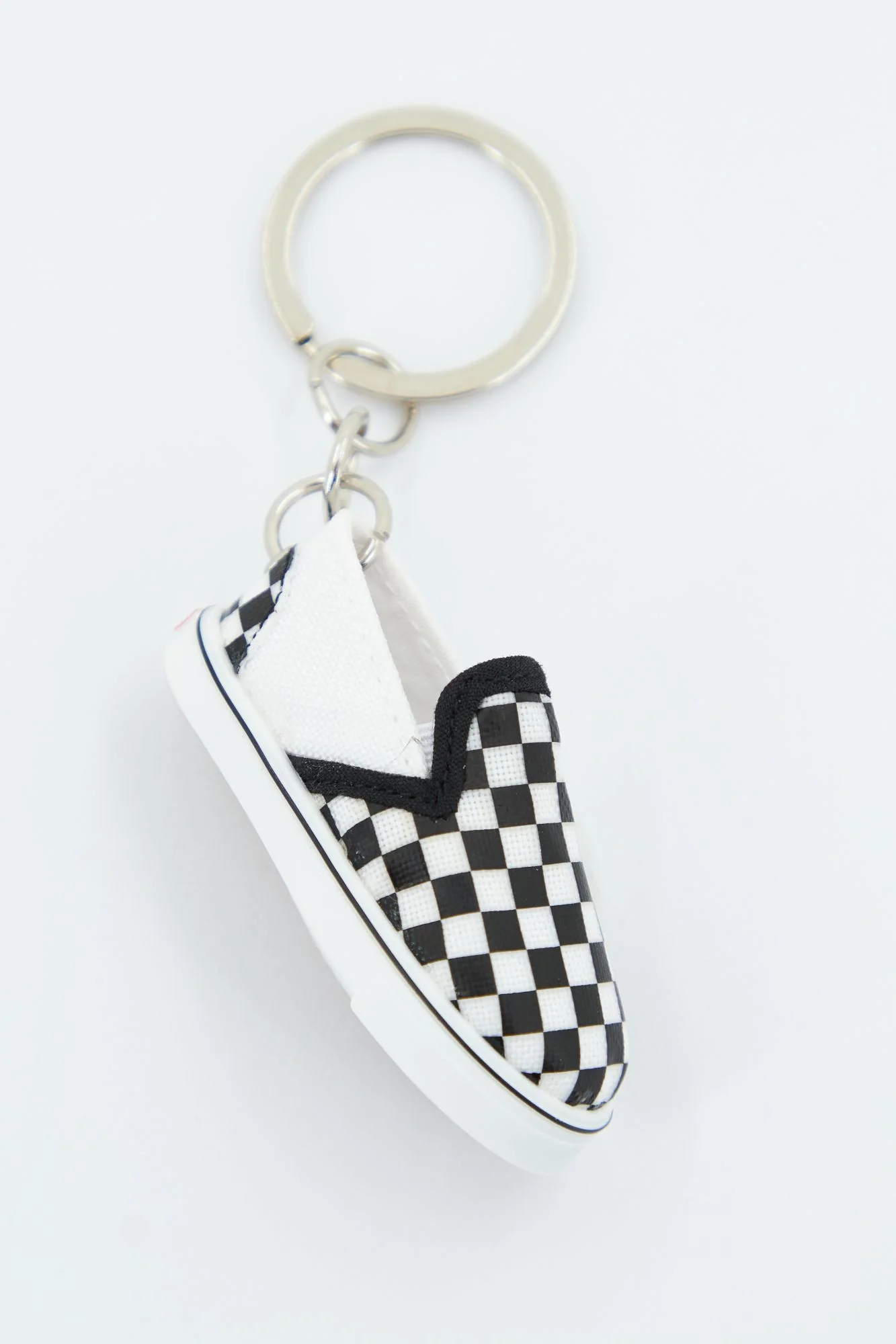 1000099747